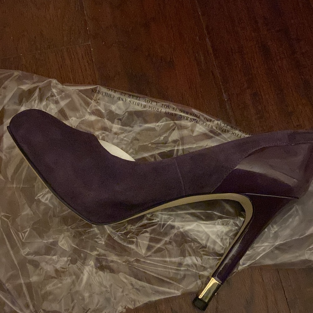 Womens Dark Purple Suede and Patent Leather Pump Size 8.5 by Guess